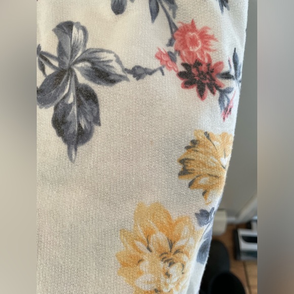 Floral oversize off the shoulder blouse - Picture 4 of 9